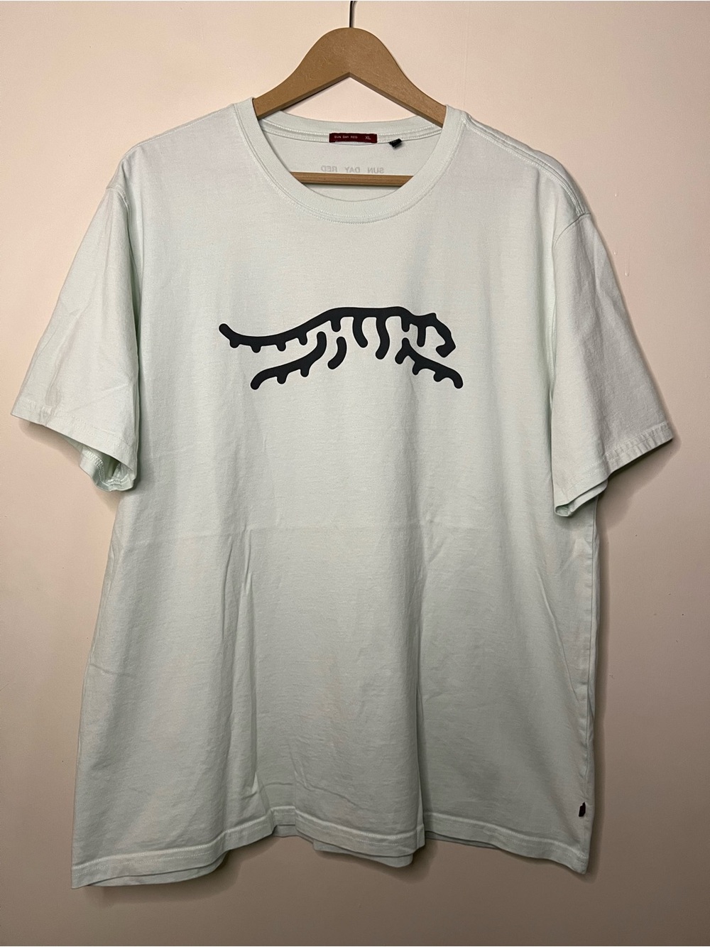 Sun Day Red Golf Tiger Woods Icon Light Blue T Shirt Size XL
